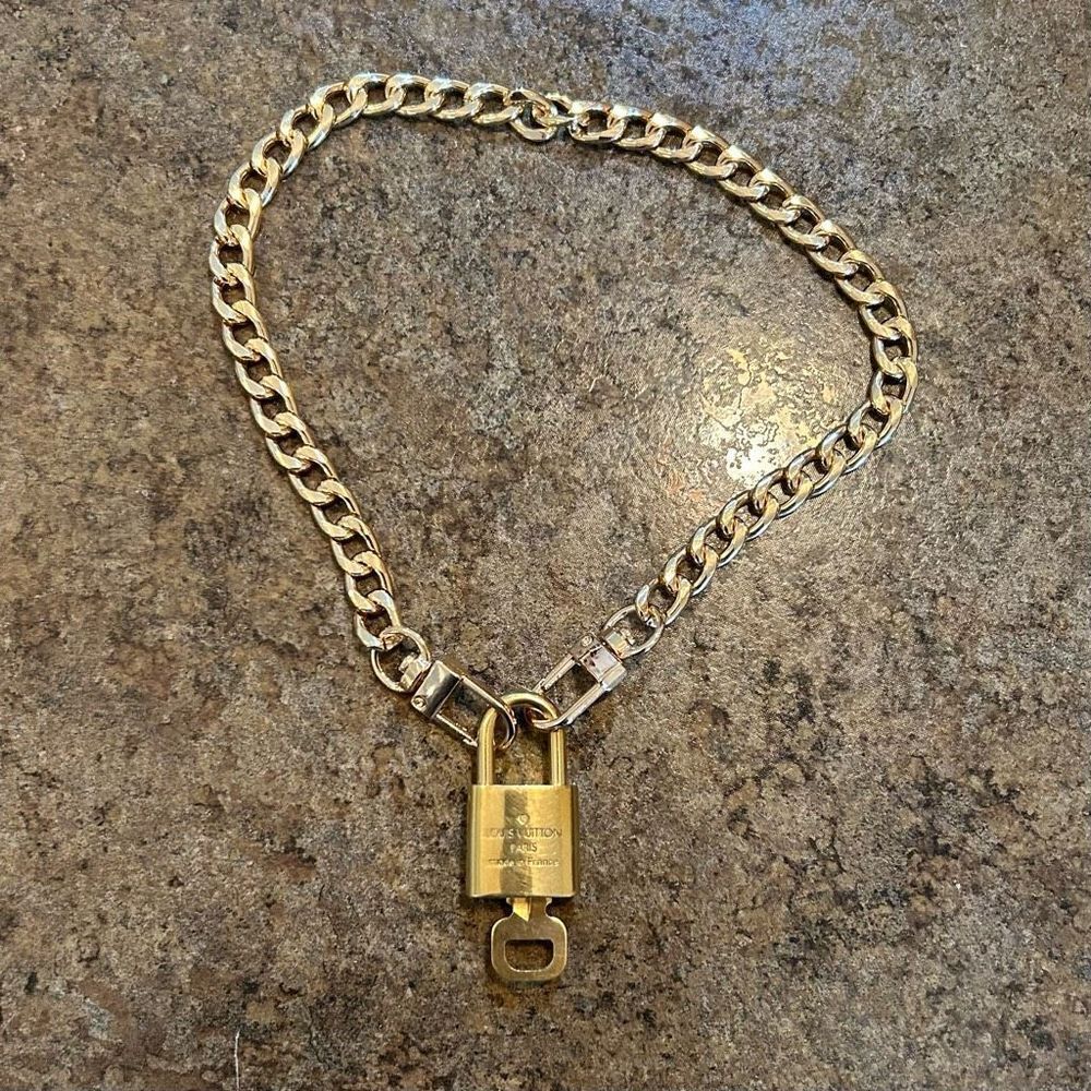 Louis Vuitton #316 Lock and Key Gold Brass with new unbranded chain​ - Picture 2 of 7